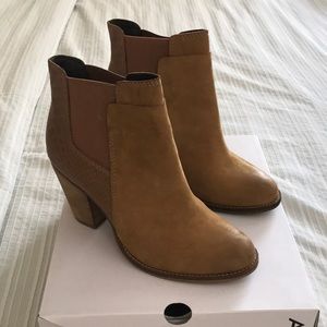 Aldo leather ankle boots. Excellent condition.